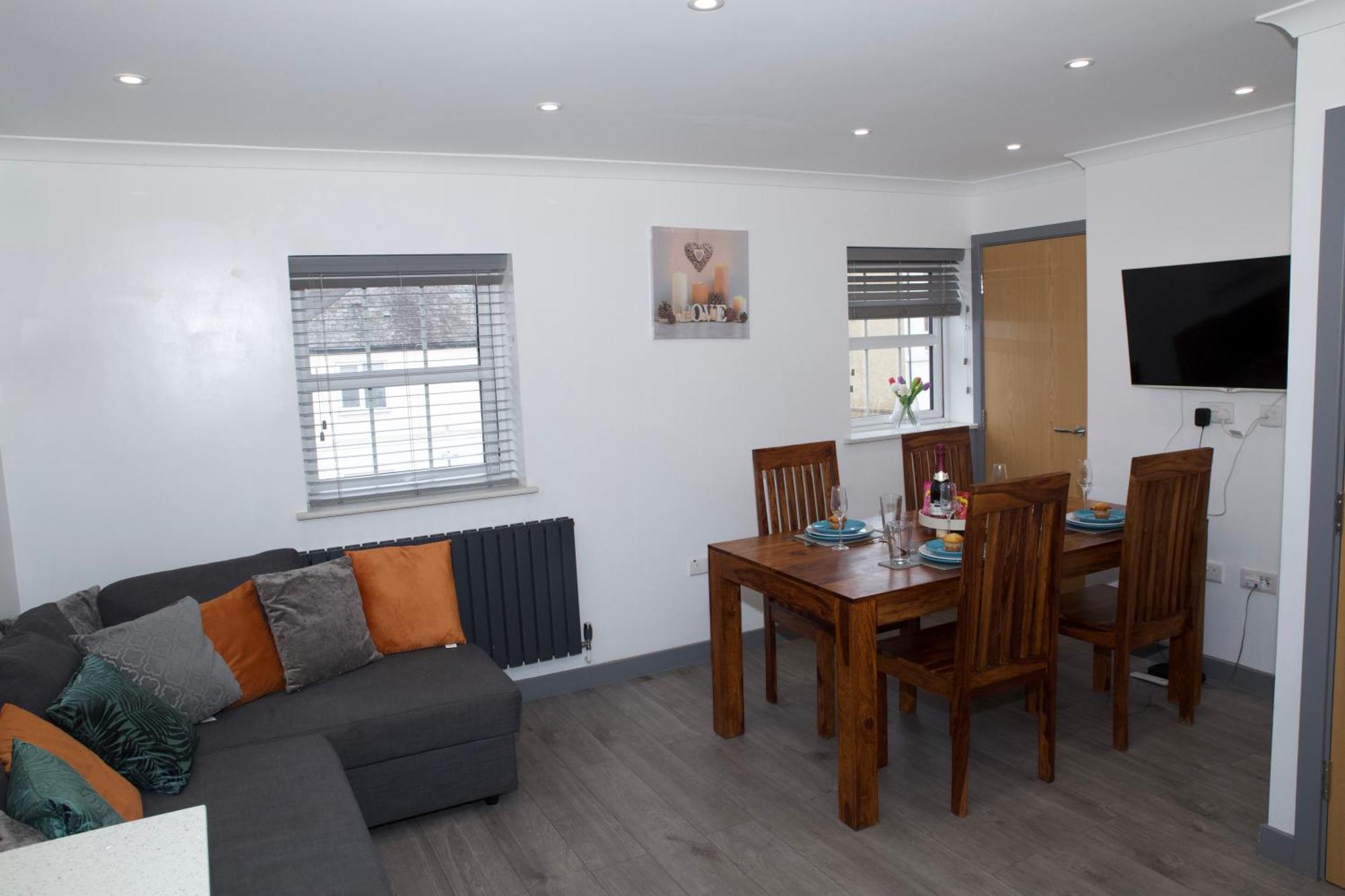 Spacious Modern 2 Bed Flat In City Centre เรดดิ้ง ภายนอก รูปภาพ