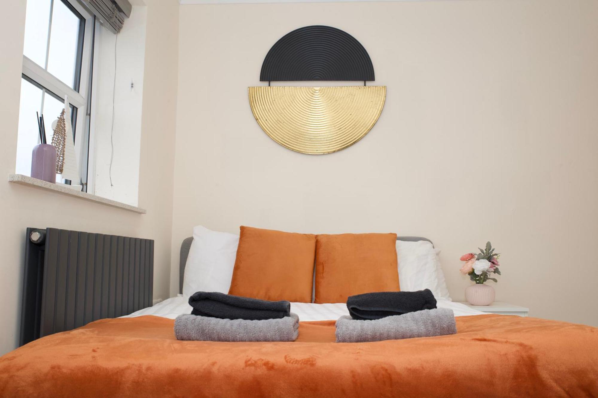 Spacious Modern 2 Bed Flat In City Centre เรดดิ้ง ภายนอก รูปภาพ