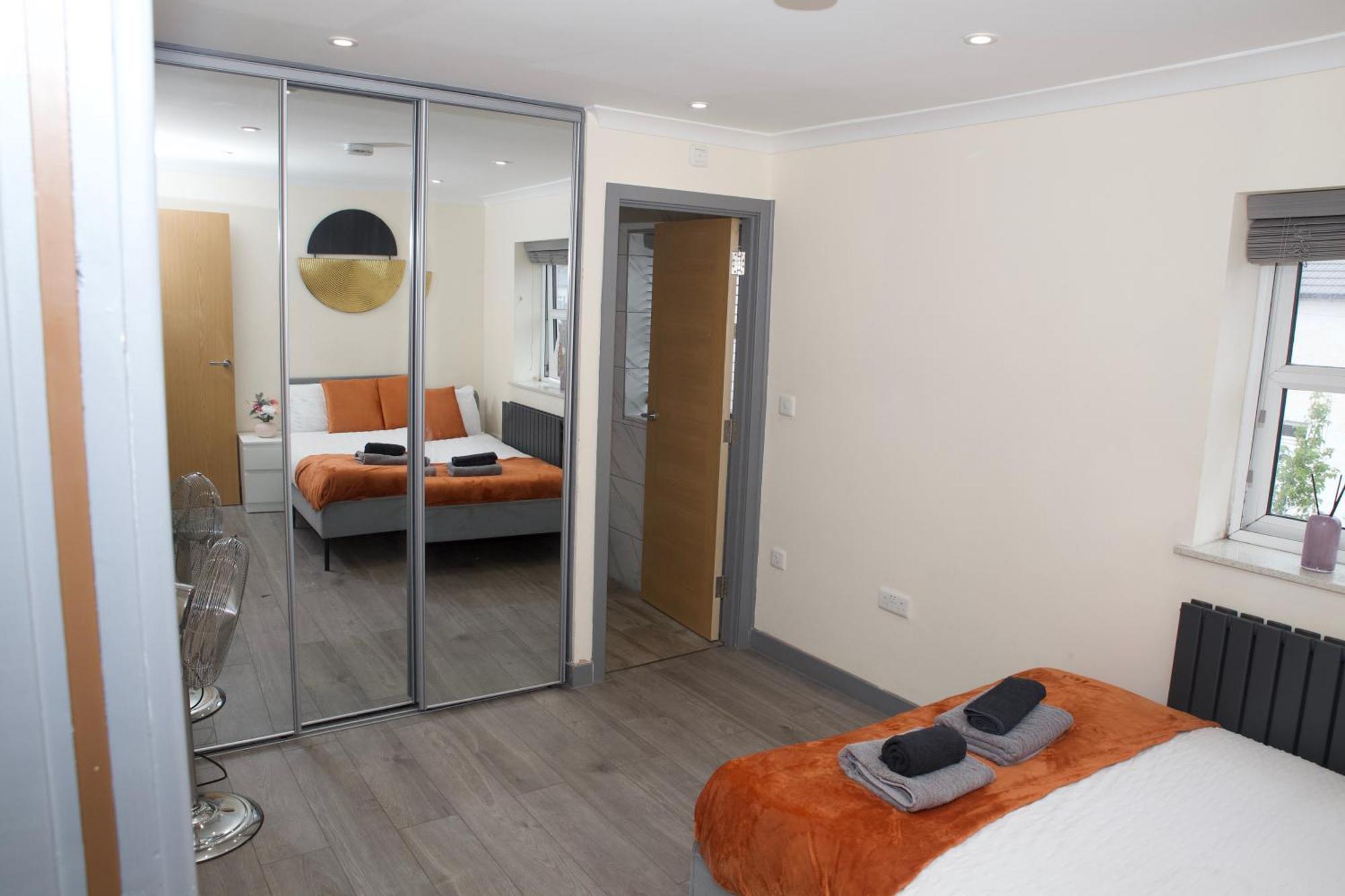 Spacious Modern 2 Bed Flat In City Centre เรดดิ้ง ภายนอก รูปภาพ
