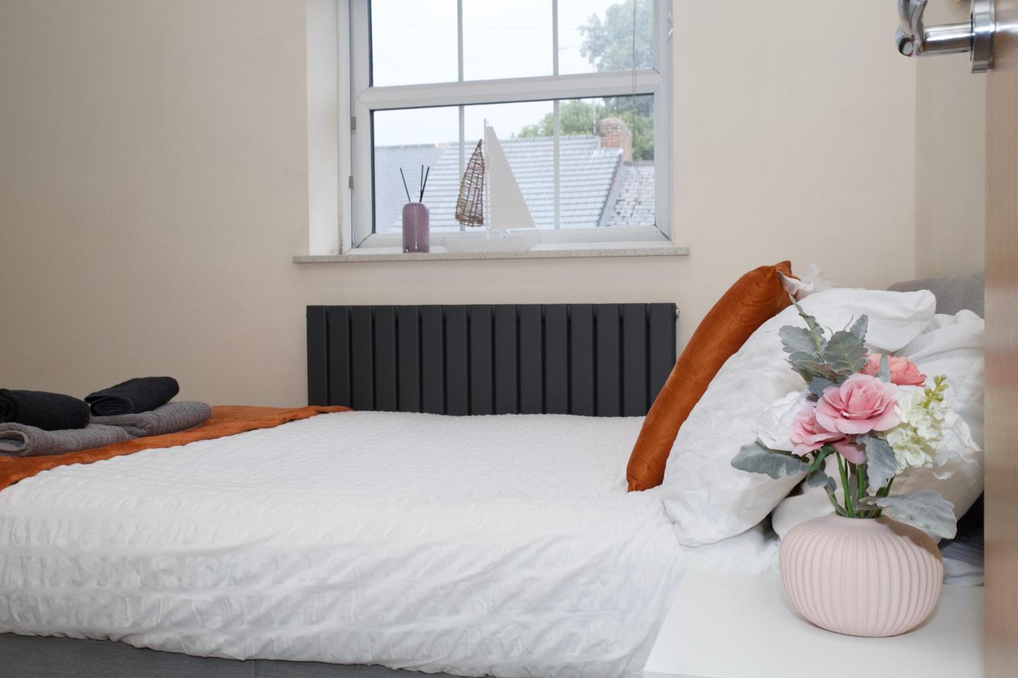 Spacious Modern 2 Bed Flat In City Centre เรดดิ้ง ภายนอก รูปภาพ