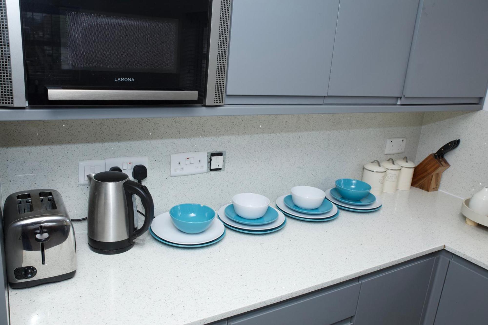 Spacious Modern 2 Bed Flat In City Centre เรดดิ้ง ภายนอก รูปภาพ