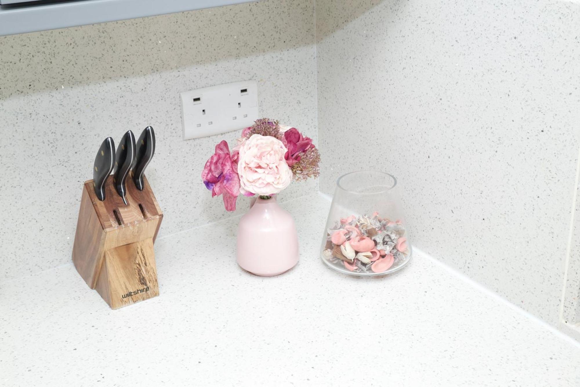 Spacious Modern 2 Bed Flat In City Centre เรดดิ้ง ภายนอก รูปภาพ