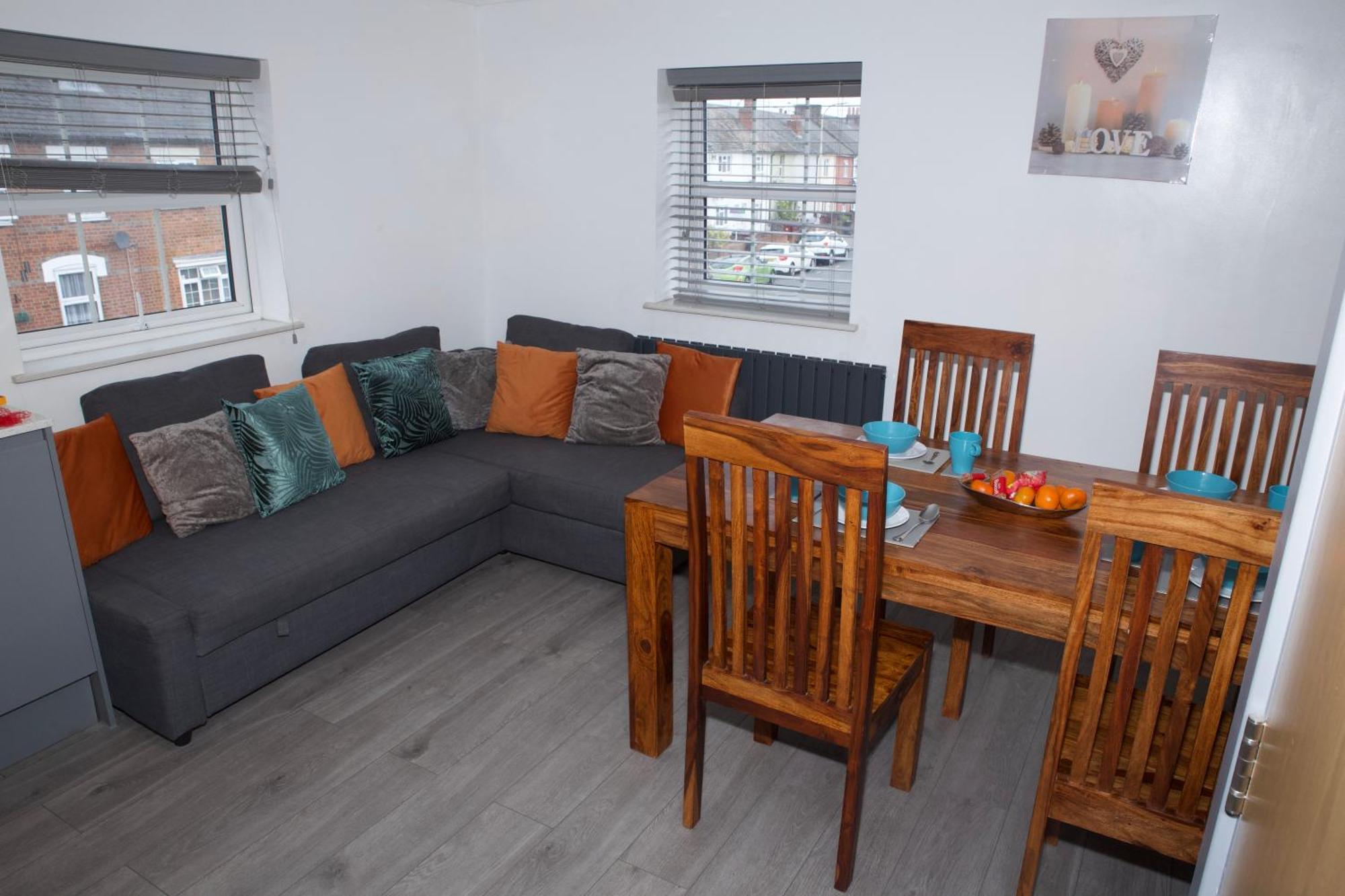 Spacious Modern 2 Bed Flat In City Centre เรดดิ้ง ภายนอก รูปภาพ